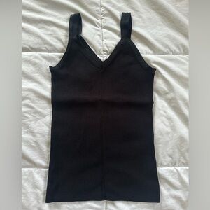 Elie Tahari Black V-neck Tank Top. Size Small.